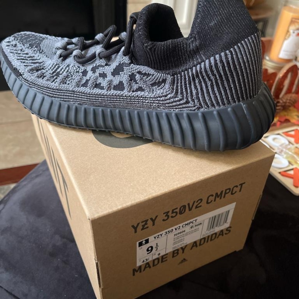 YZY 350 V2 CMPACT Adidas